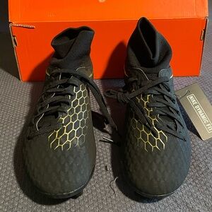 NWT box included. Nike Phantom 3 Academy cleats. Black & gold with Dynamic Fit.
